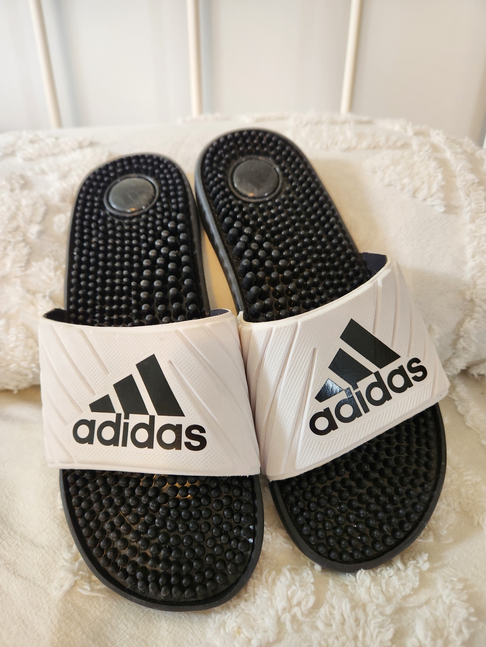 Adidas White & Black Voloossage Slide Sandals With Massaging Foot Bed Size 8